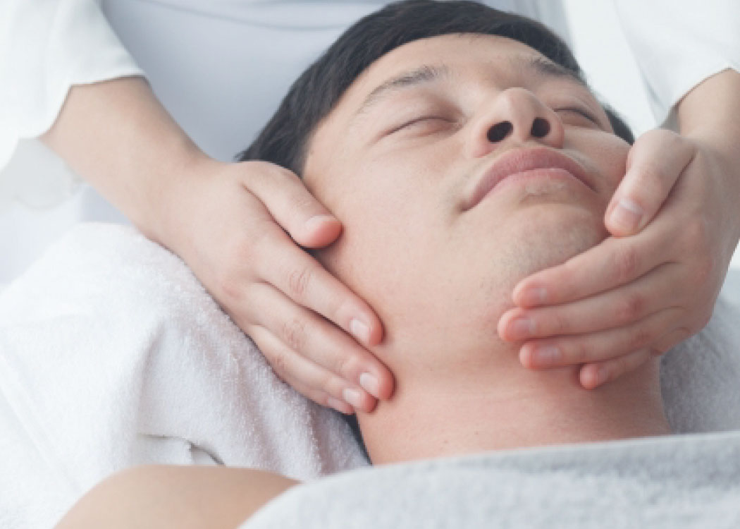 facial-lifting 頭・顔調整＋美顔リフト ハリ艶フェイシャルトリートメントの施術イメージ