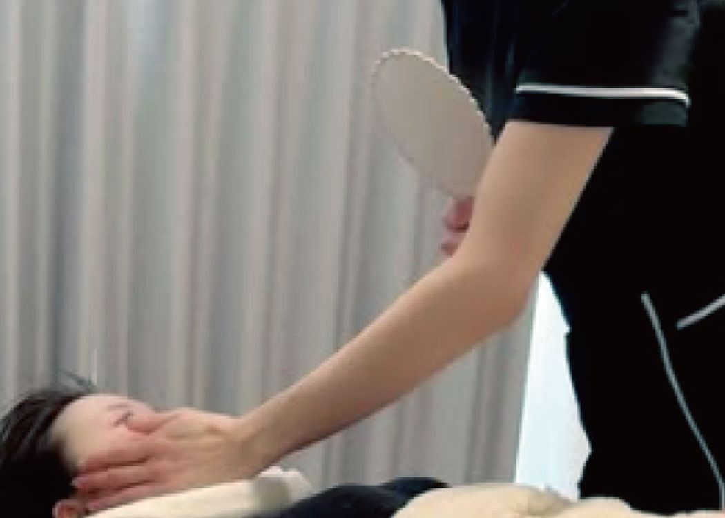 facial-lifting salon_malama（マラマ）での美顔施術風景